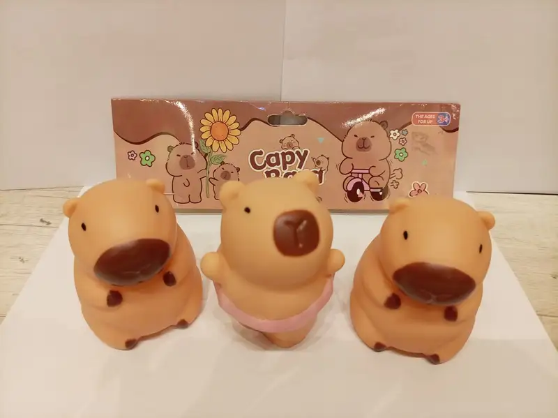Nasa  Yf1041 Set Figuras Capybara Vinil 3 Piezas
